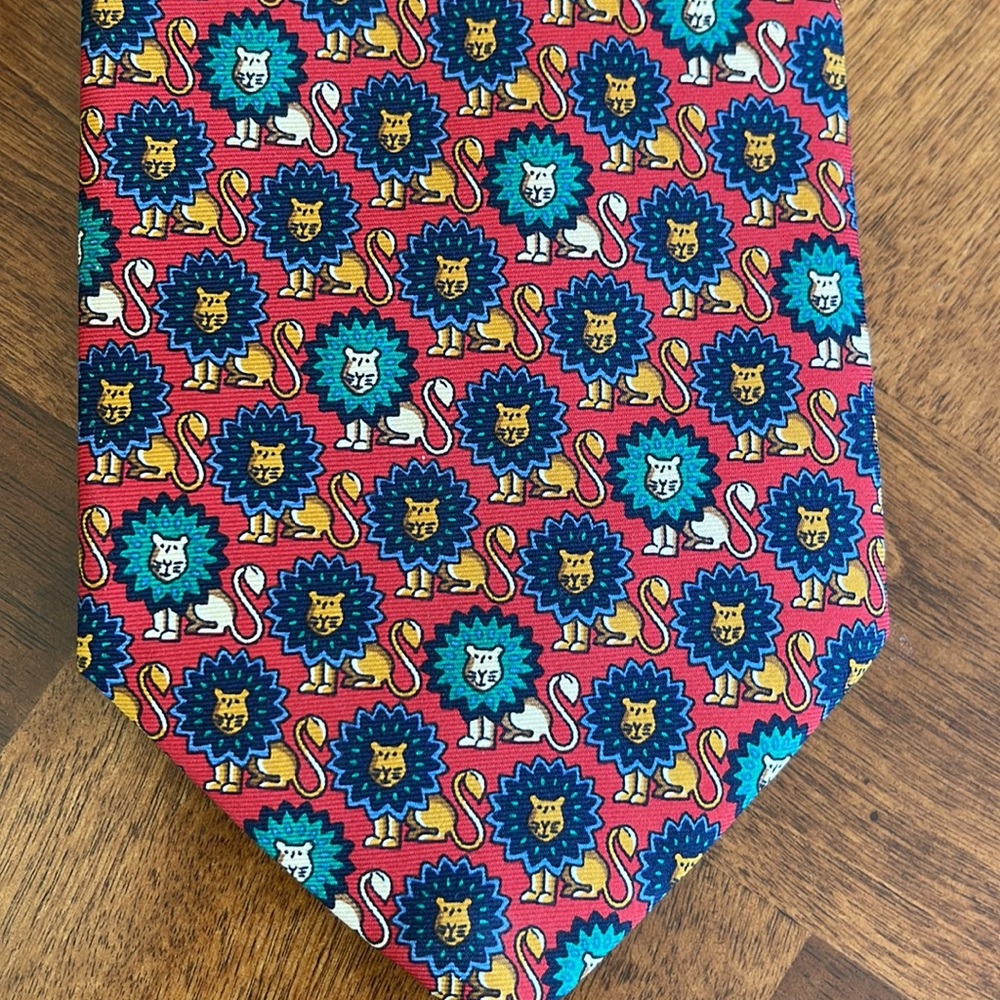 NEVER WORN WITH TAGS VINTAGE 90’s MARKS AND SPENCER MEN'S TIE - LIONS 100% SILK!